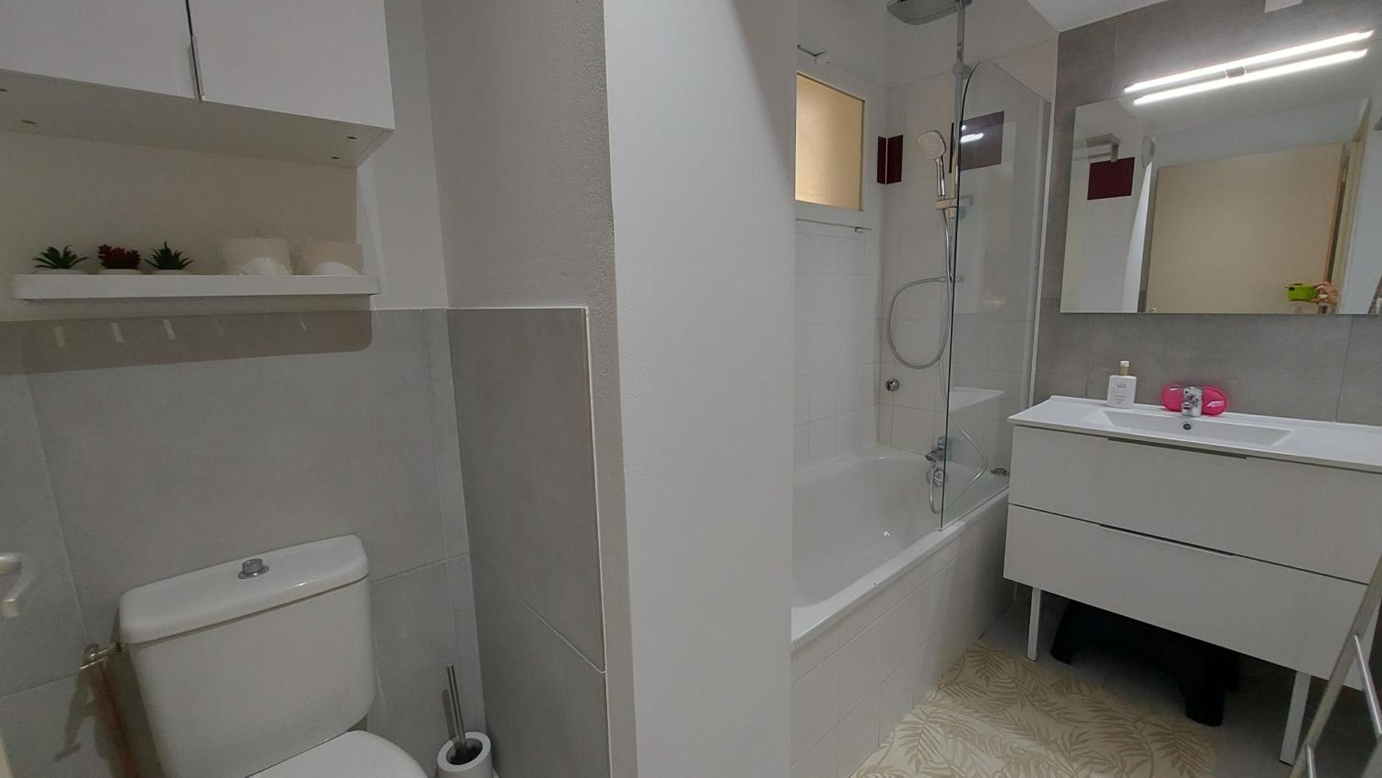 Apartment T2, 50m Du Lac, Piscine, Wifi, Jardin Terrasse Sans Vis-a-vis, 1 A 4 Pers